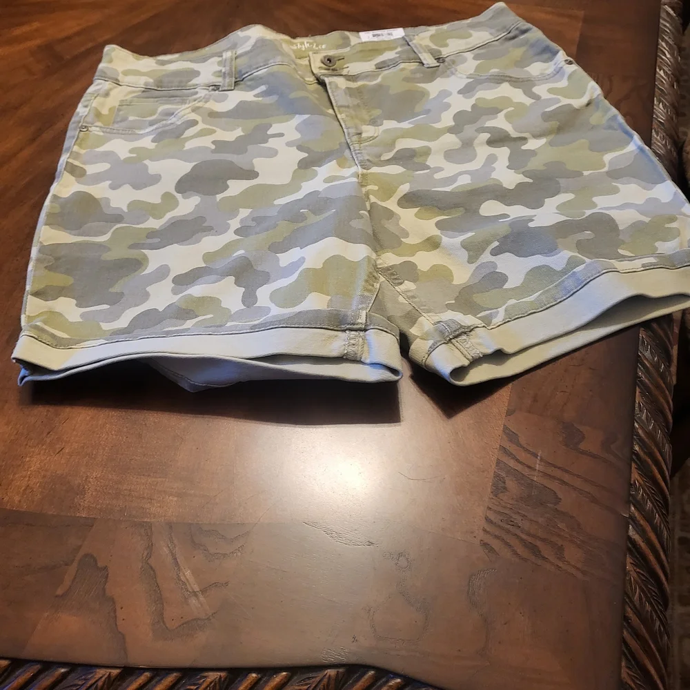 Style & Co. Olive Camo Women's Cargo Shorts New With Tag - Picture 3 of 14